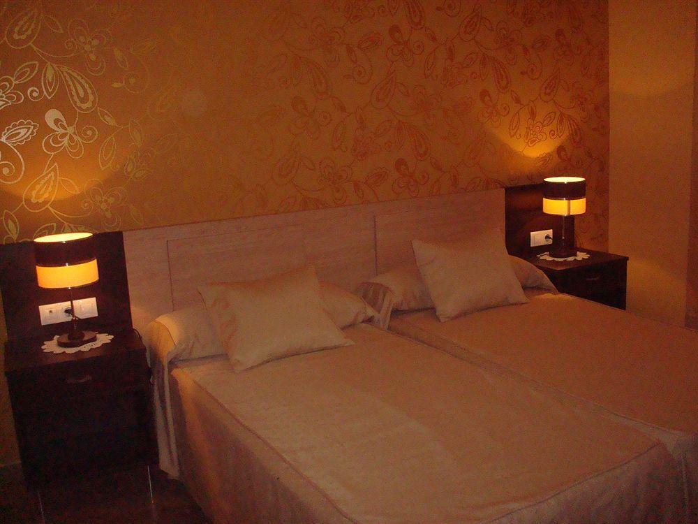 Hotel Los Chiles ビジャヌエバ・デル・アルソビスポ エクステリア 写真